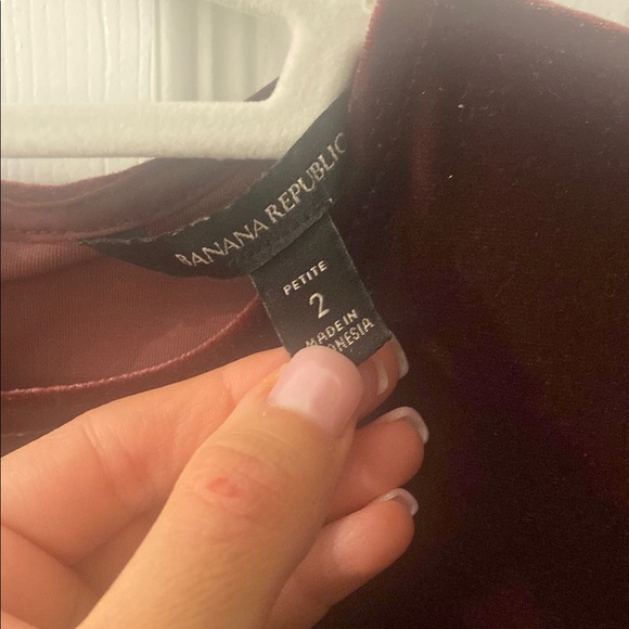 Elegant Burgundy Velvet Dress - Picture 2 of 3